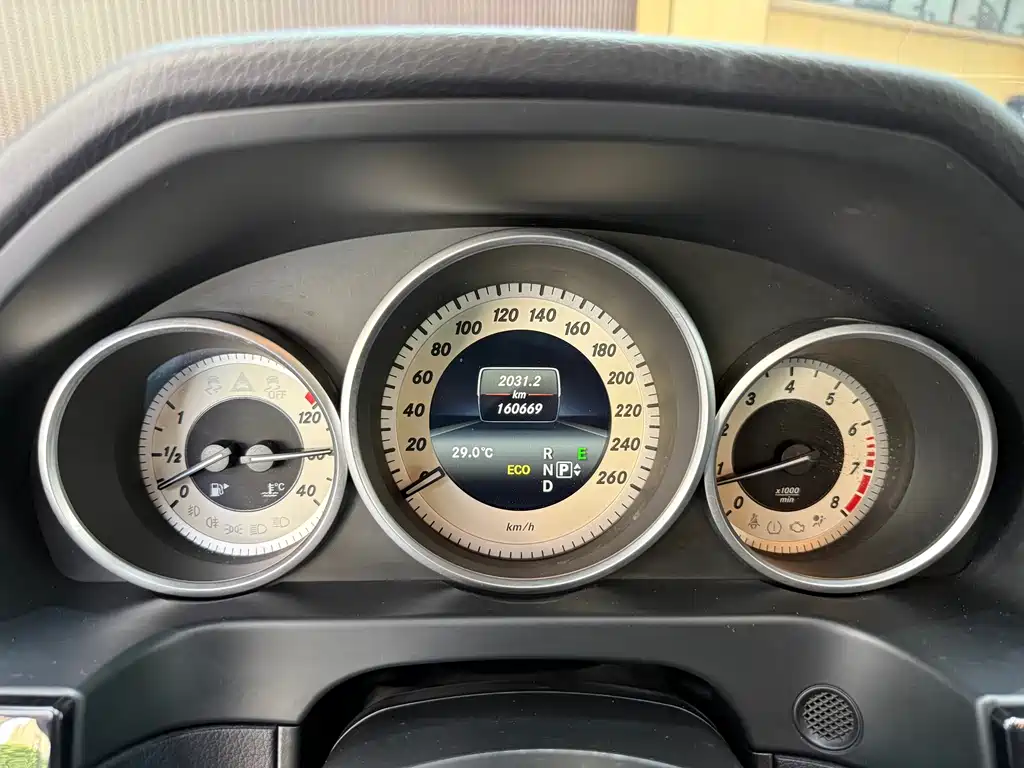 Mercedes-Benz E-Class — миниатюра 13