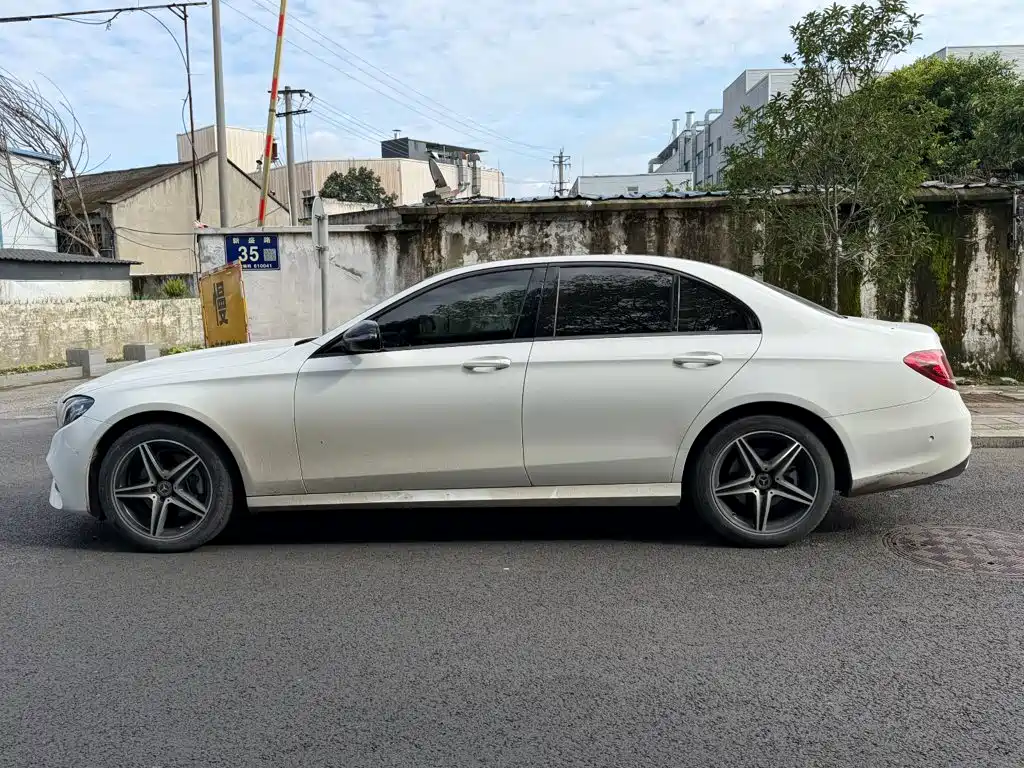 Mercedes-Benz E-Class (Import) — миниатюра 3