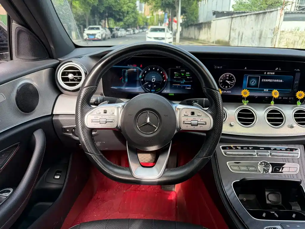 Mercedes-Benz E-Class (Import) — миниатюра 14