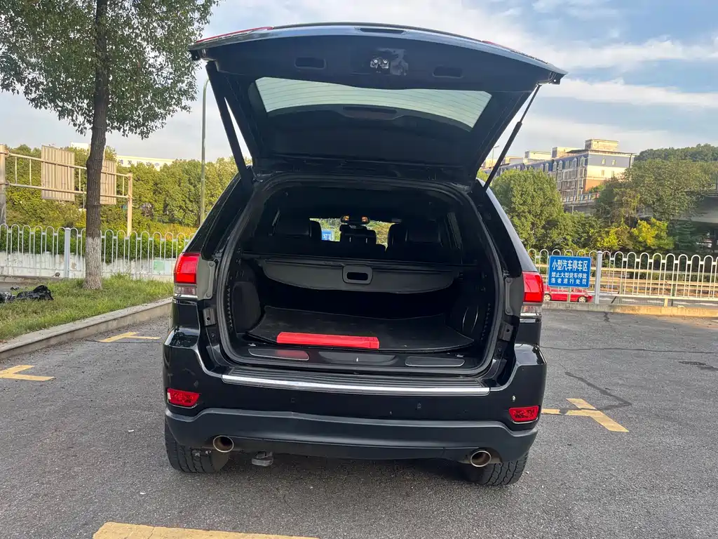 Jeep Grand Cherokee (Import) — миниатюра 17
