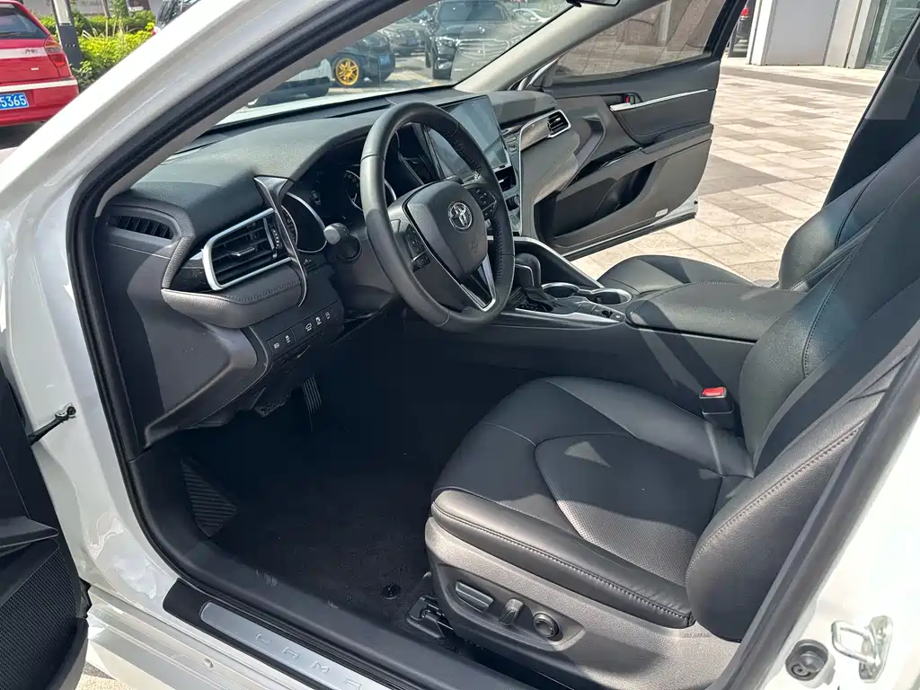 Toyota Camry — миниатюра 9