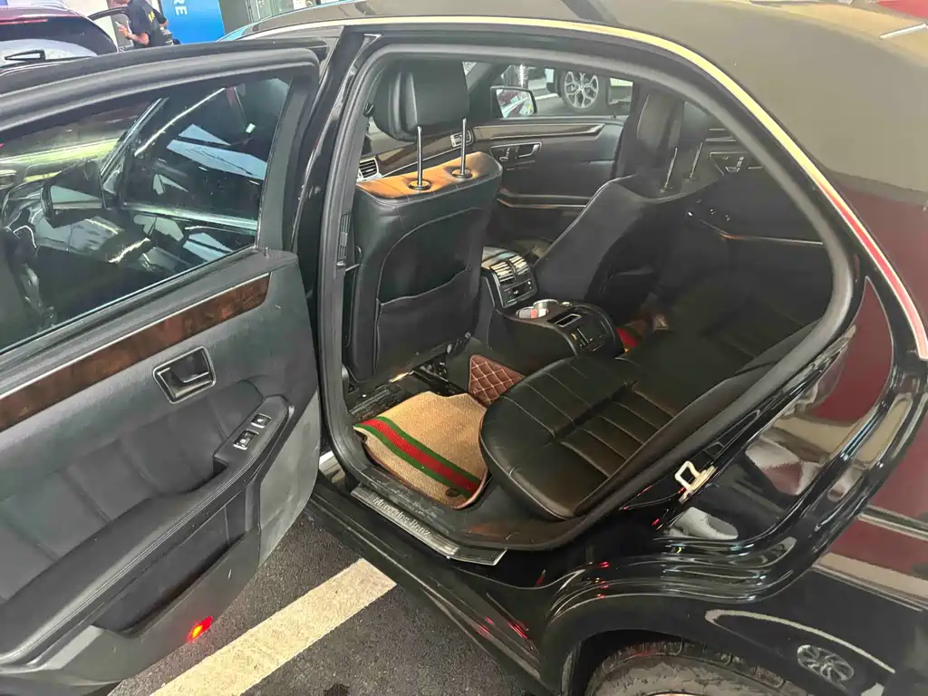 Mercedes-Benz E-Class — миниатюра 7