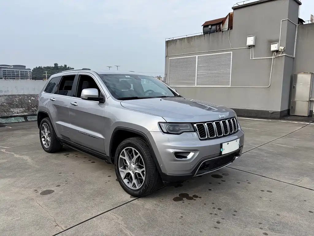 Jeep Grand Cherokee (Import) — миниатюра 3