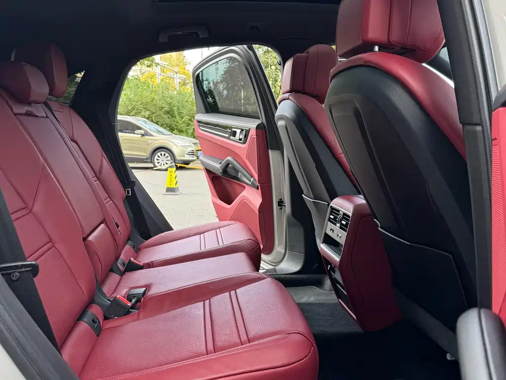Porsche Cayenne — миниатюра 10