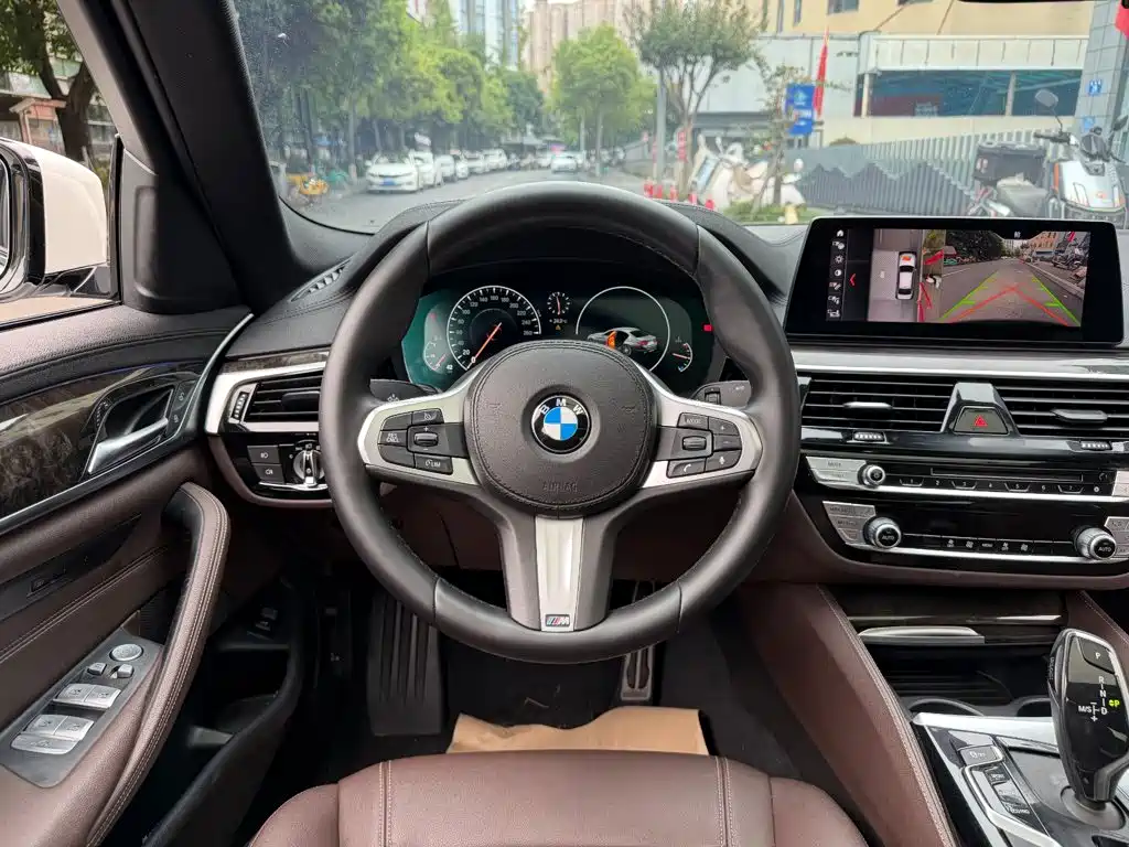 BMW 5 Series — миниатюра 14