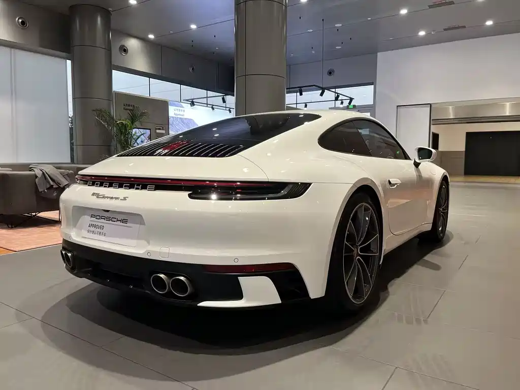 PORSCHE 911