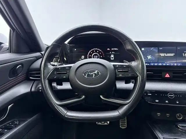Hyundai Elantra — миниатюра 12