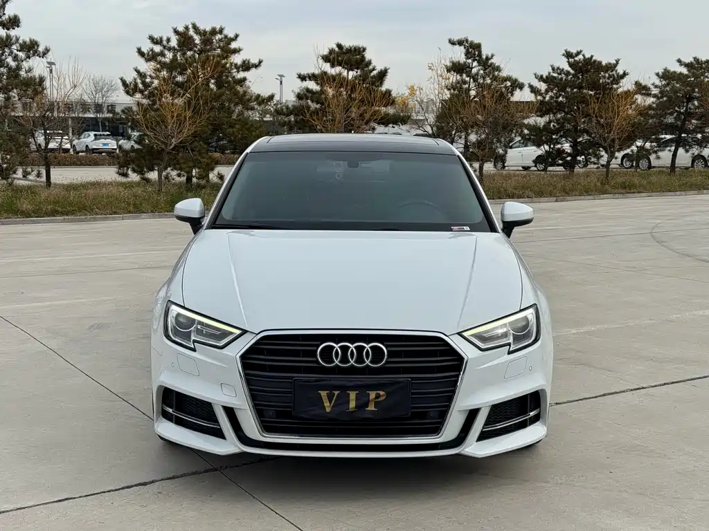 Audi A3 2018 30 Limousine 35 TFSI Fashion