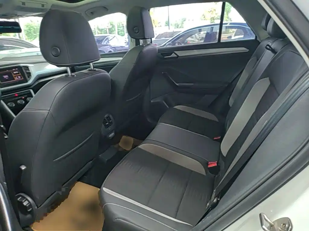 Volkswagen T-Roc — миниатюра 17