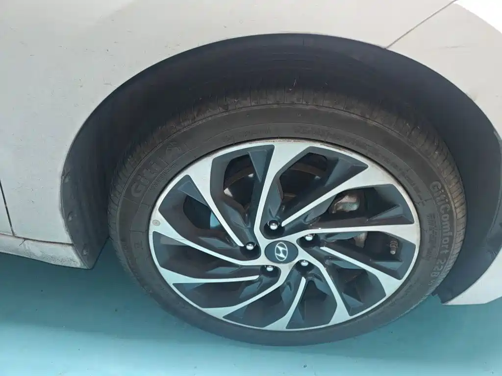 Hyundai Elantra — миниатюра 22