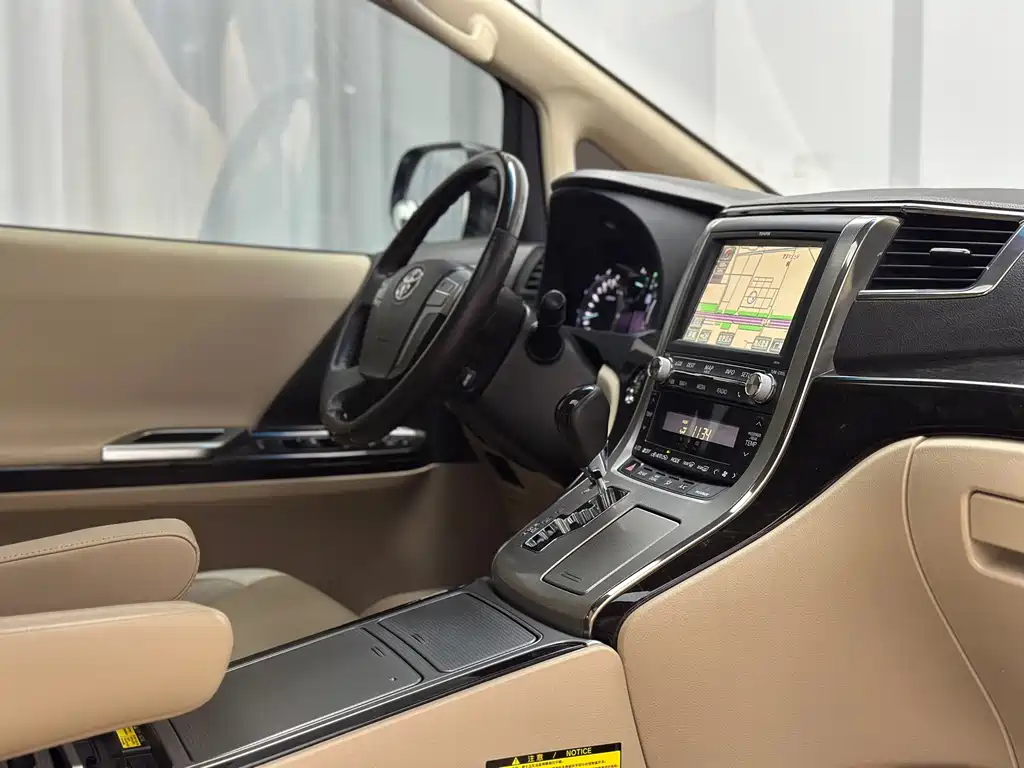 Toyota Alphard — миниатюра 27