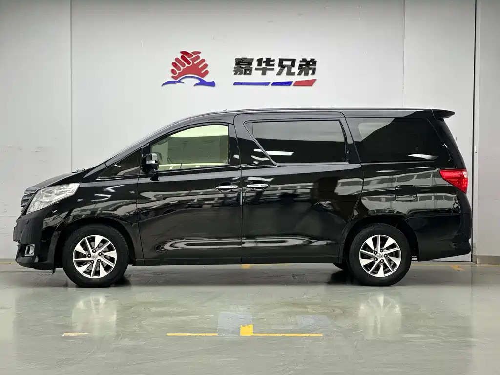 Toyota Alphard — миниатюра 7