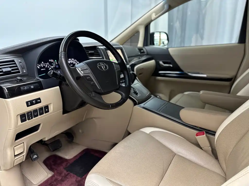 Toyota Alphard — миниатюра 15