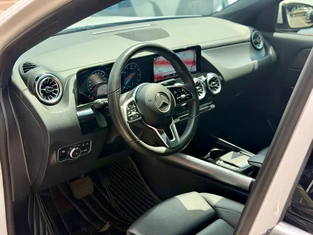Mercedes-Benz GLA — миниатюра 11