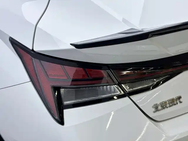 Hyundai Elantra — миниатюра 15