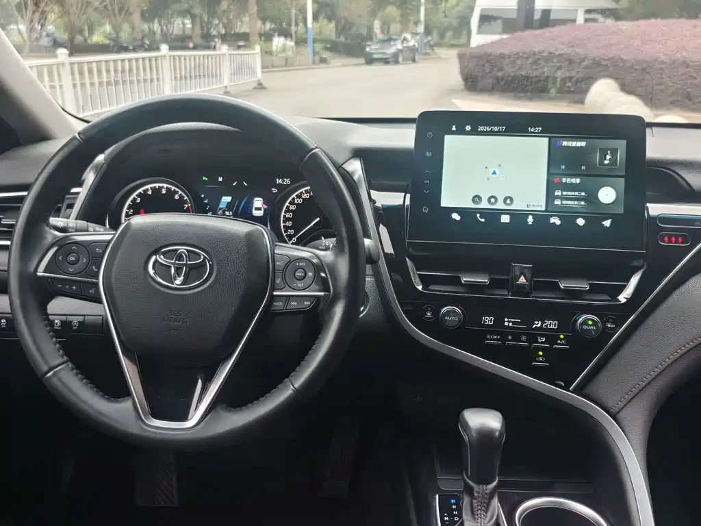 Toyota Camry — миниатюра 14