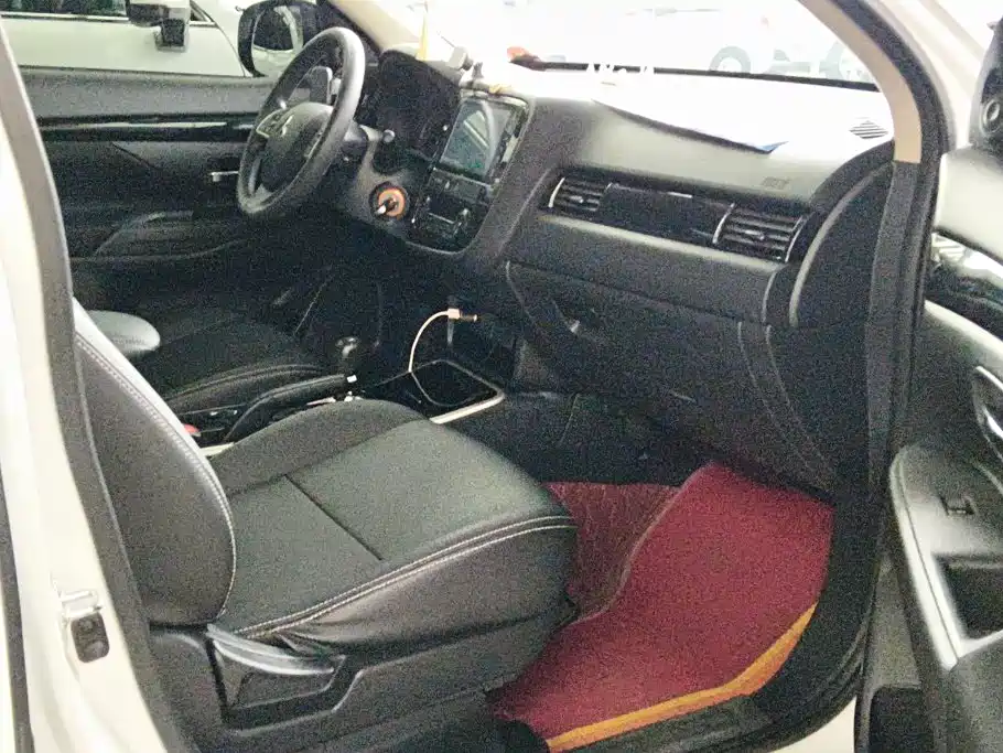 Mitsubishi Outlander — миниатюра 8