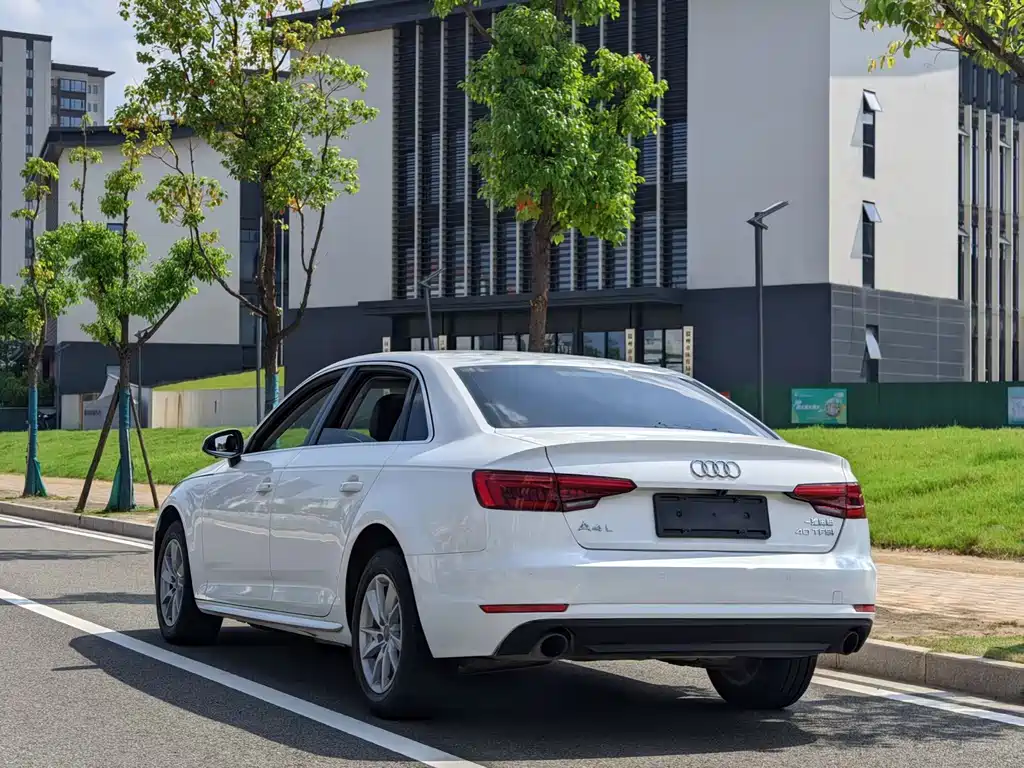 Audi A4L — миниатюра 4
