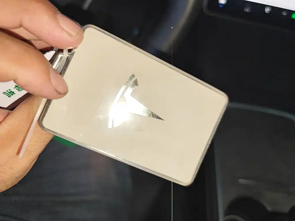 Tesla Model Y — миниатюра 9