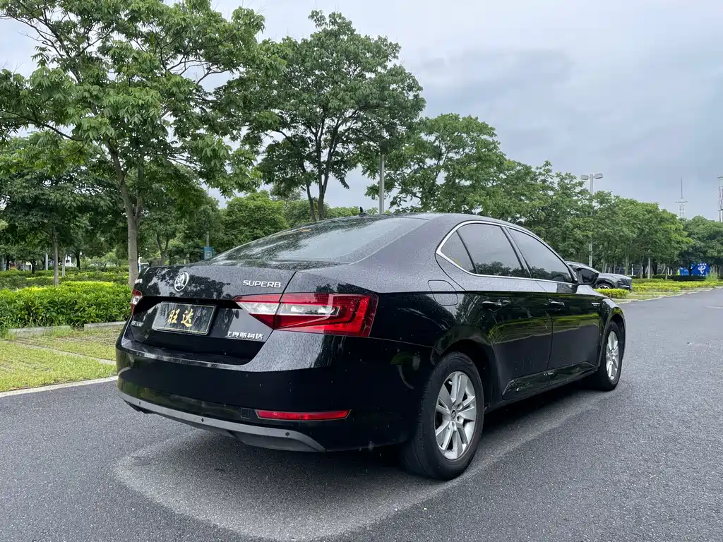 Skoda Superb 2016 TSI330 DSG