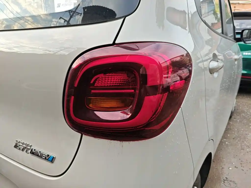 Wuling MINIEV — миниатюра 8