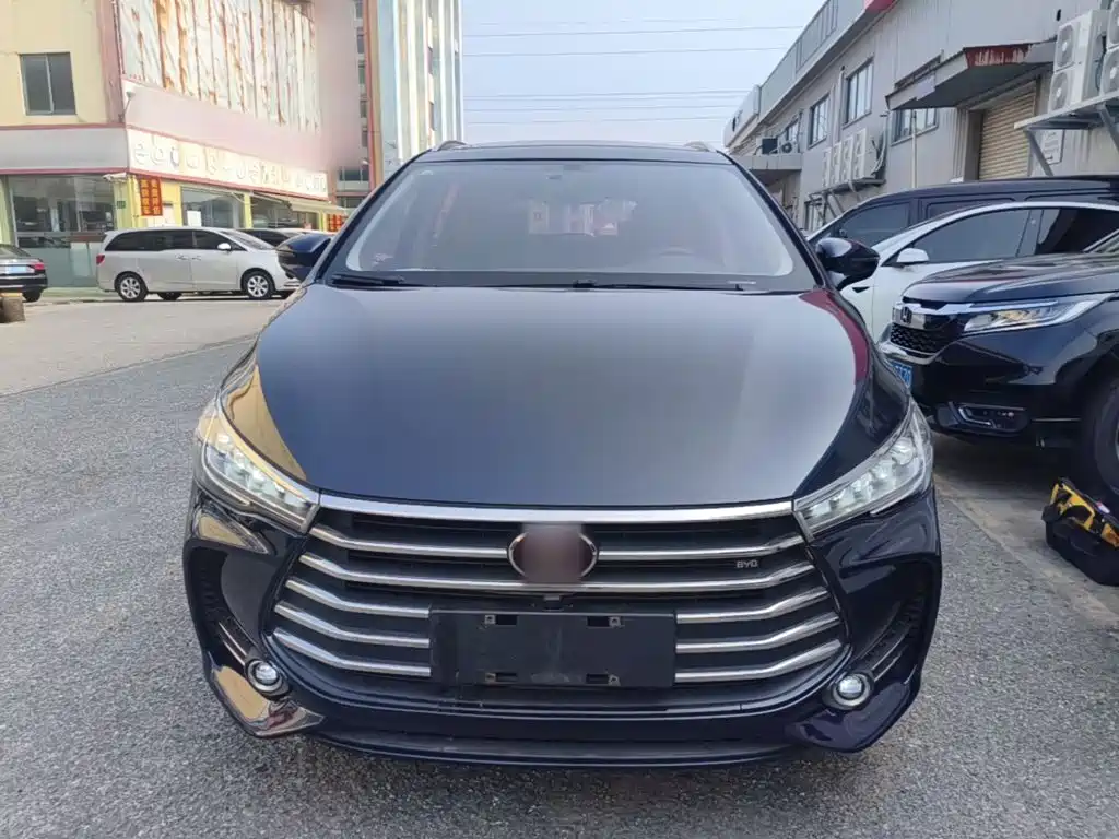BYD MAX — миниатюра 3