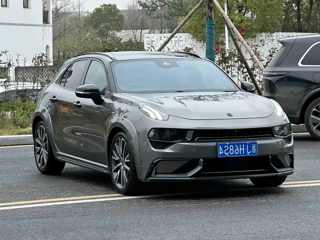 Lynk & Co 02 Hatchback - фото 2