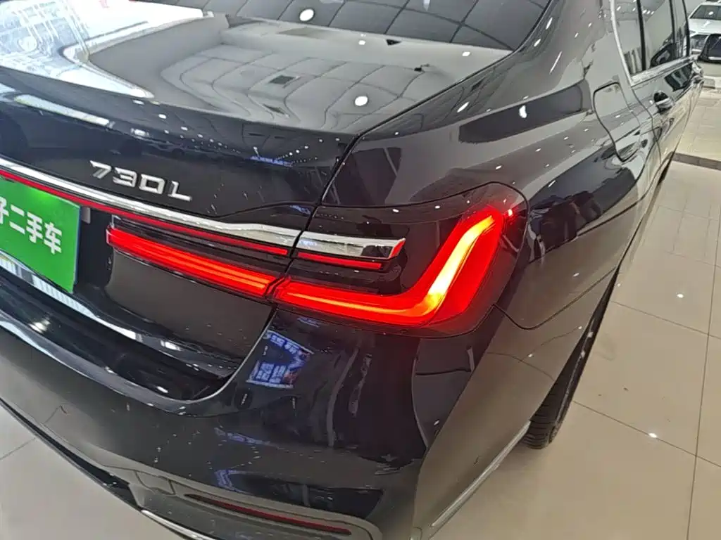 BMW 7 Series — миниатюра 8