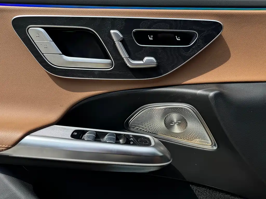 Mercedes-Benz E-Class — миниатюра 10