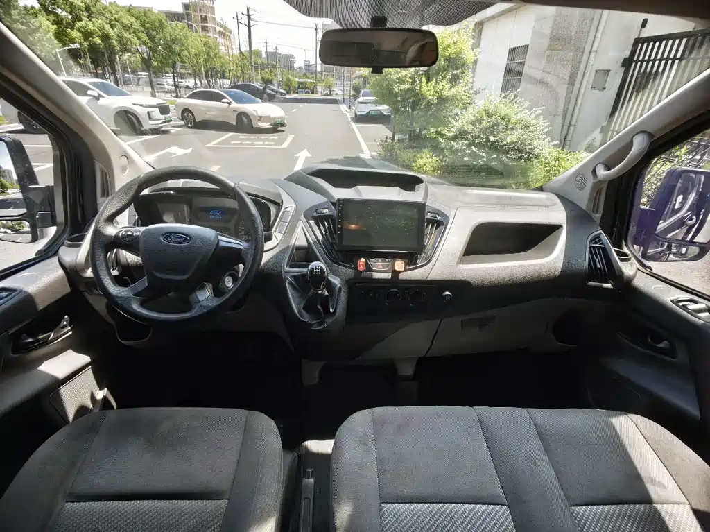Ford Transit — миниатюра 6
