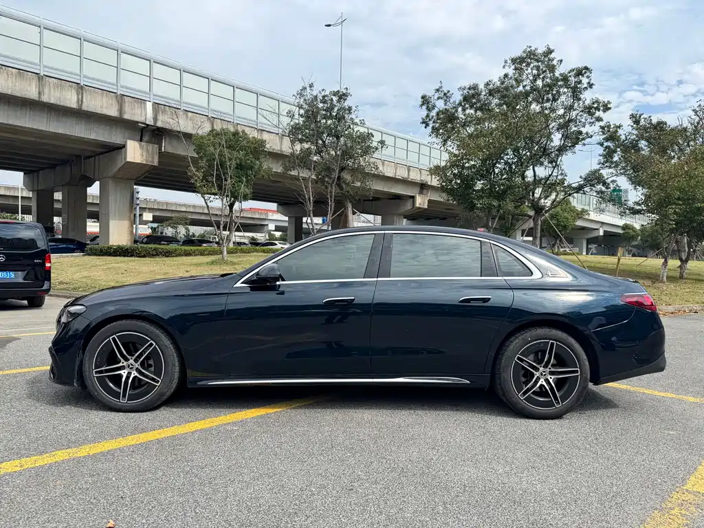 Mercedes-Benz E-Class — миниатюра 6