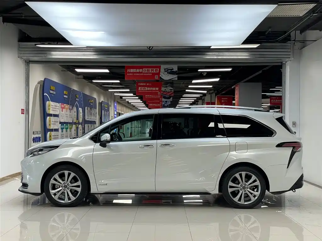 Toyota Sienna 2023 2.5L Luxury