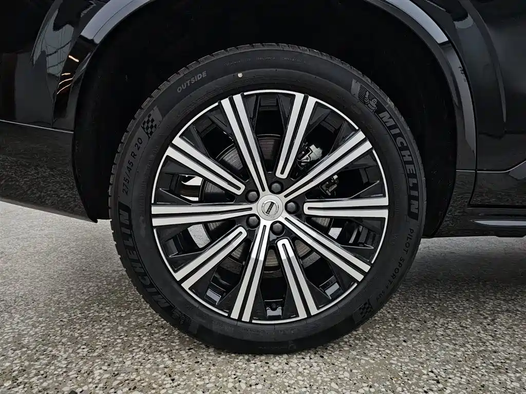 Volvo XC90 2025 B6 Luxury 7 мест