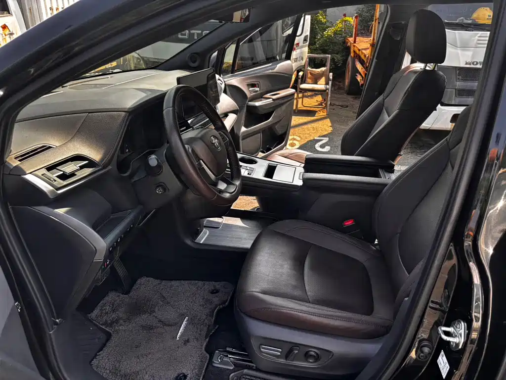 Toyota Sienna — миниатюра 7