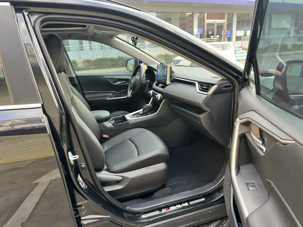 Toyota RAV4 — миниатюра 11