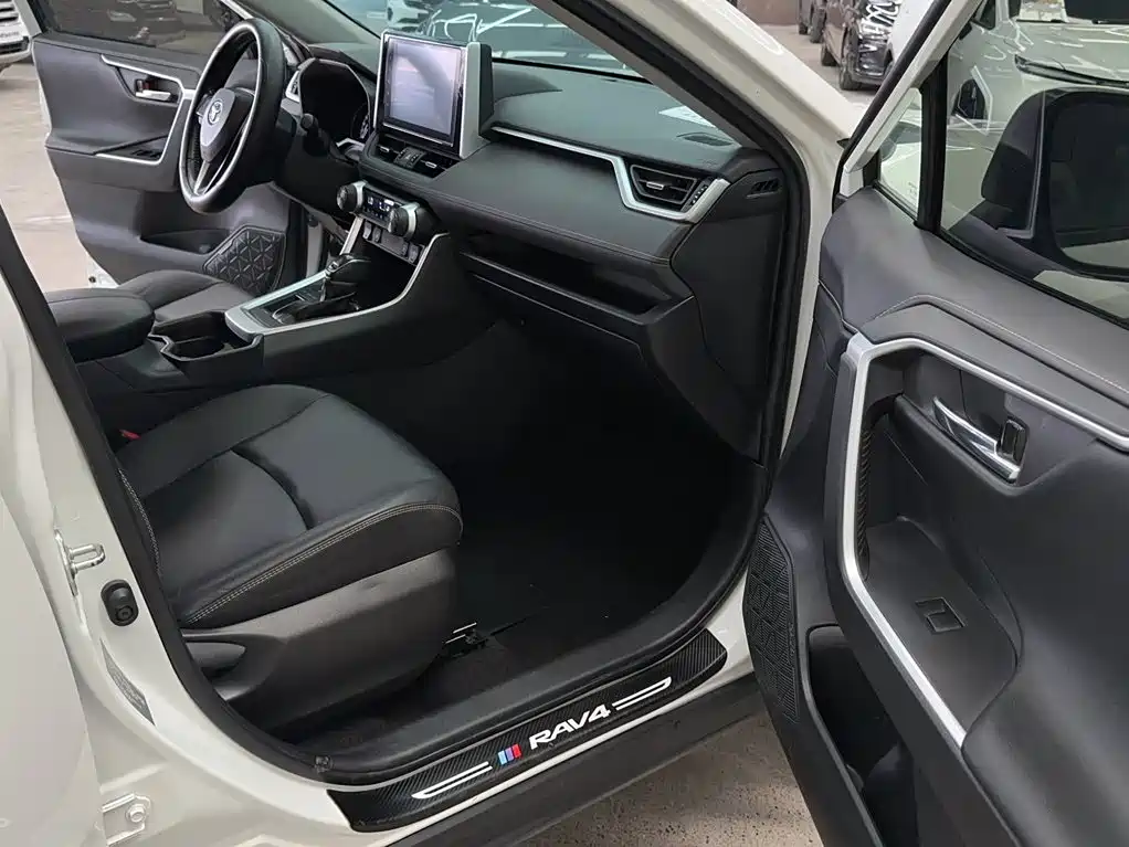 Toyota RAV4 — миниатюра 4