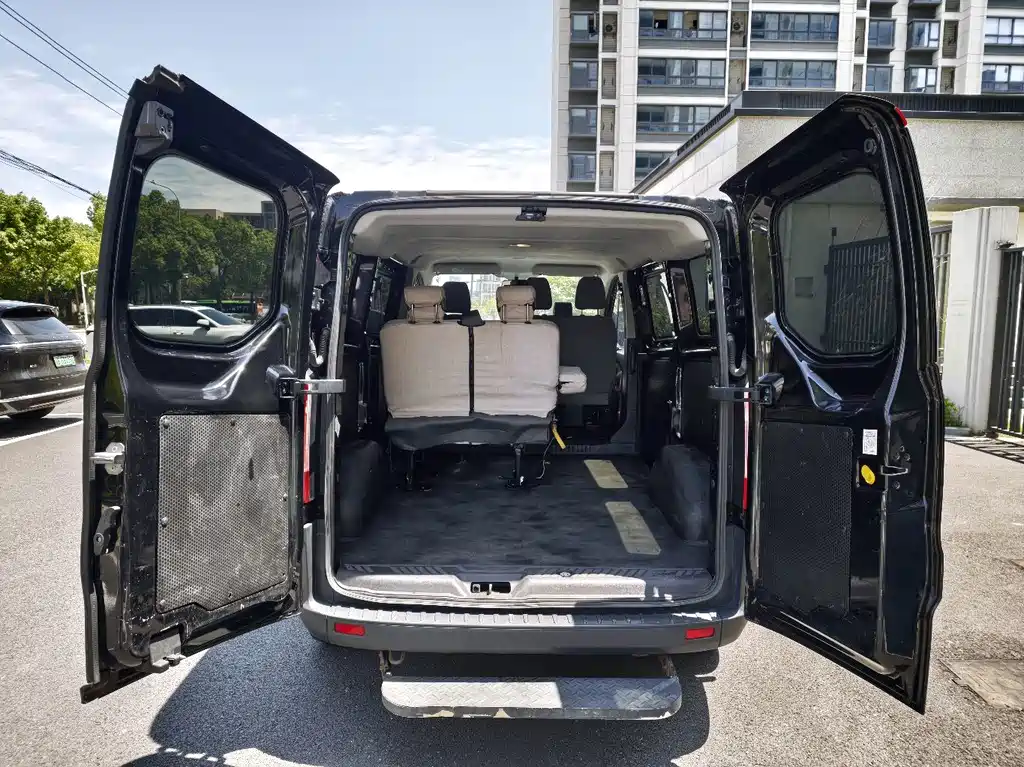Ford Transit — миниатюра 12