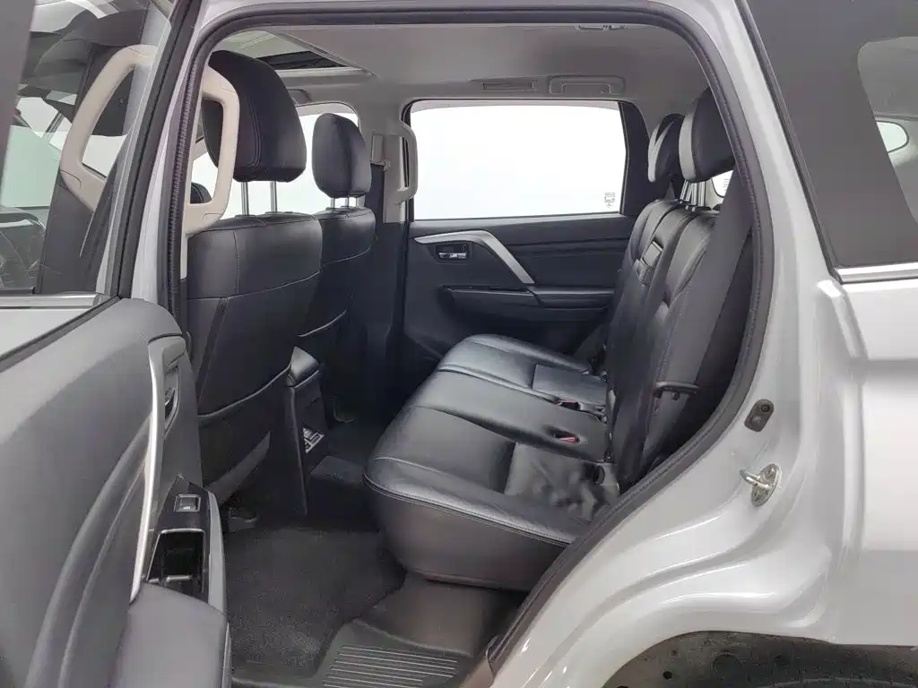 Mitsubishi Pajero Sport (Import) — миниатюра 15