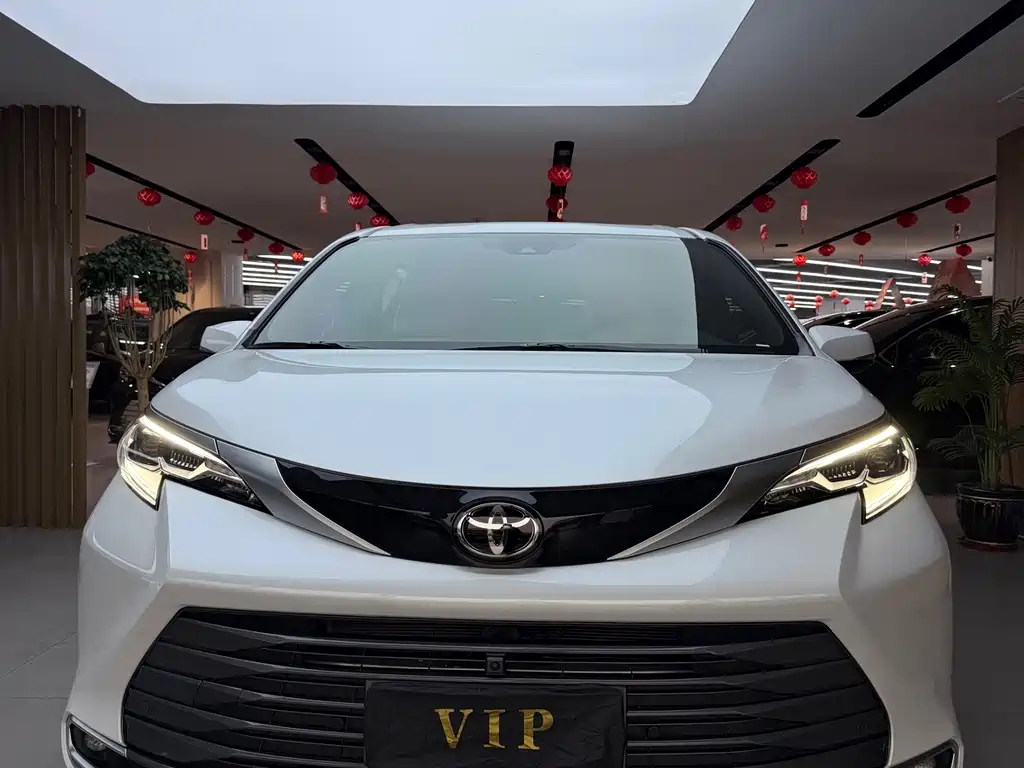 Toyota Sienna — миниатюра 2