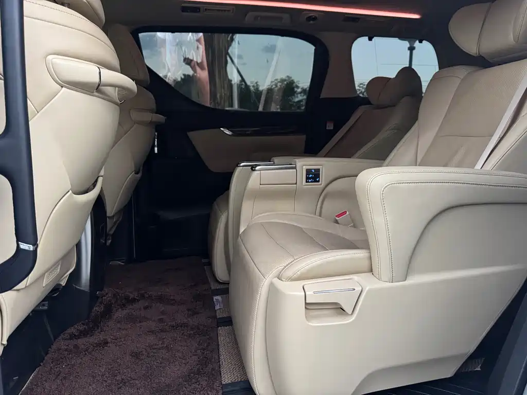 Toyota Alphard — миниатюра 15