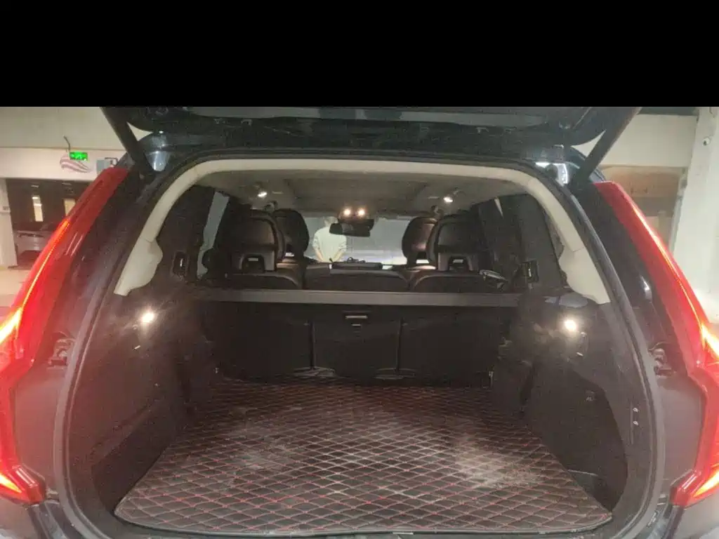 Volvo XC90 — миниатюра 10
