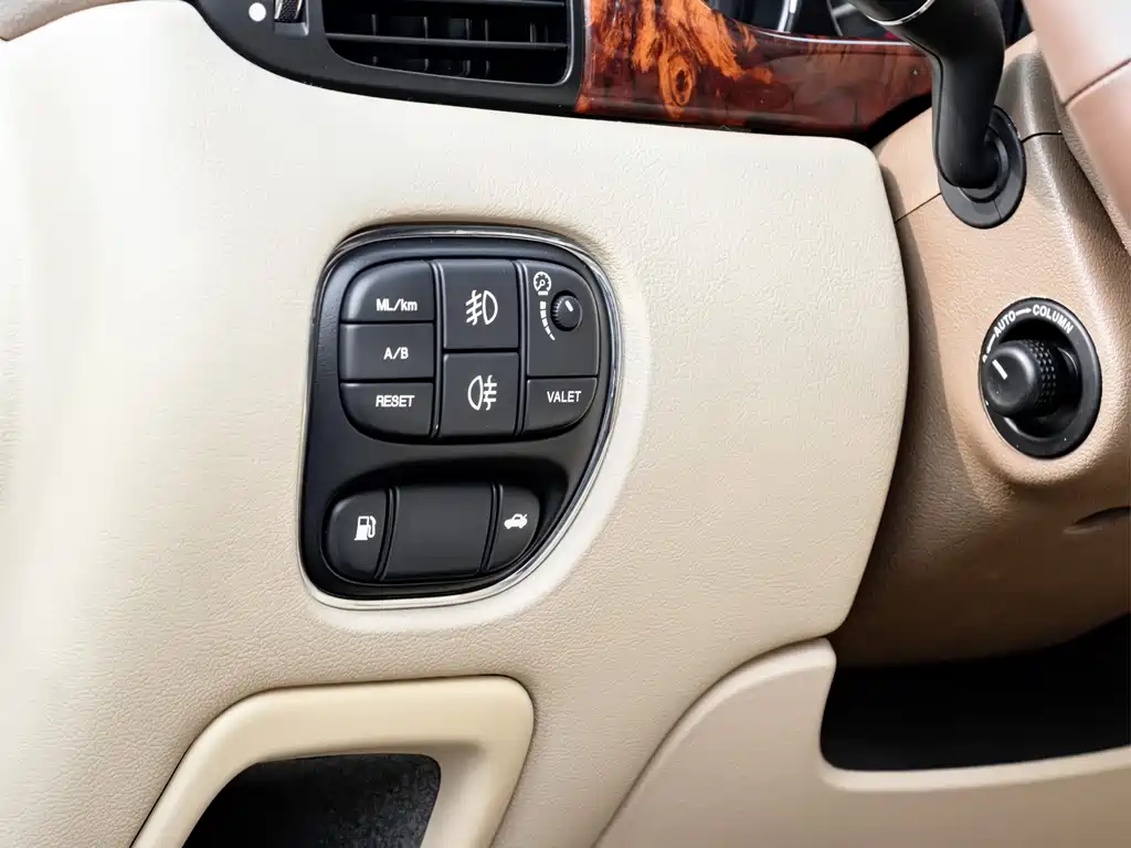 Jaguar XJ — миниатюра 11