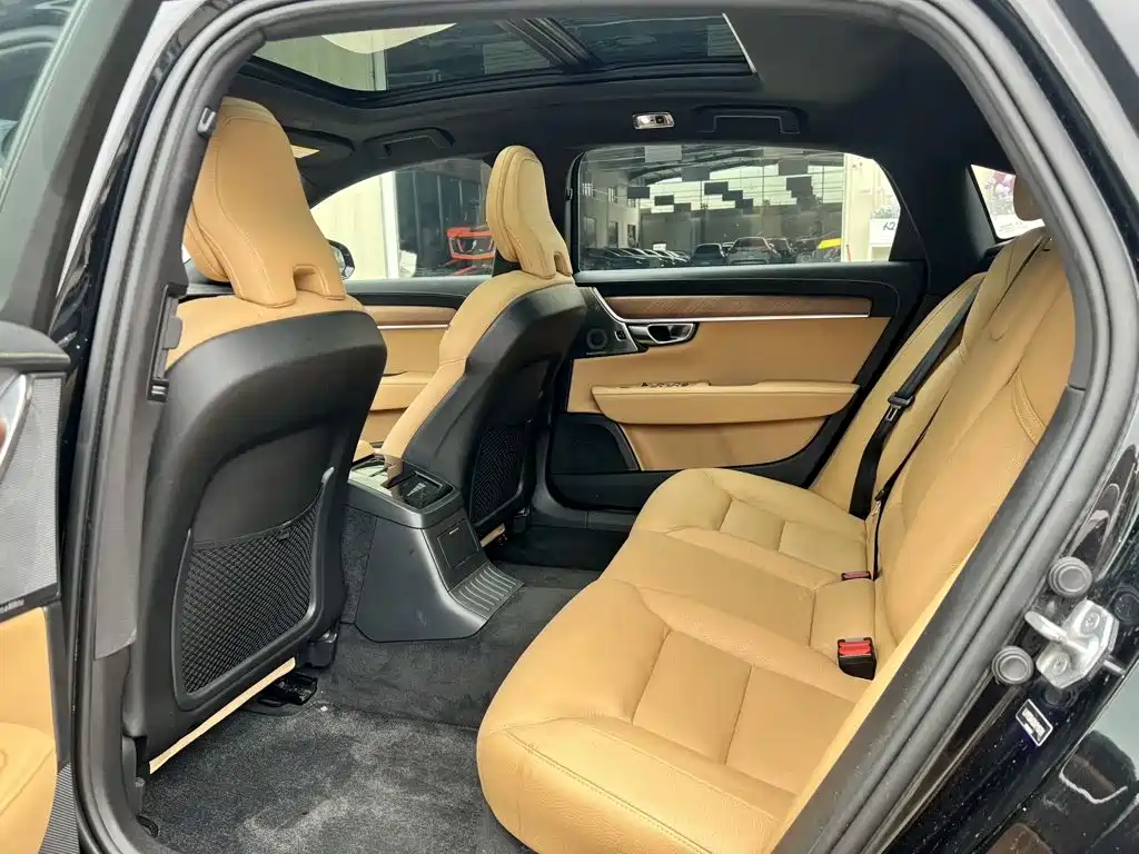 Volvo S90 PHEV — миниатюра 13
