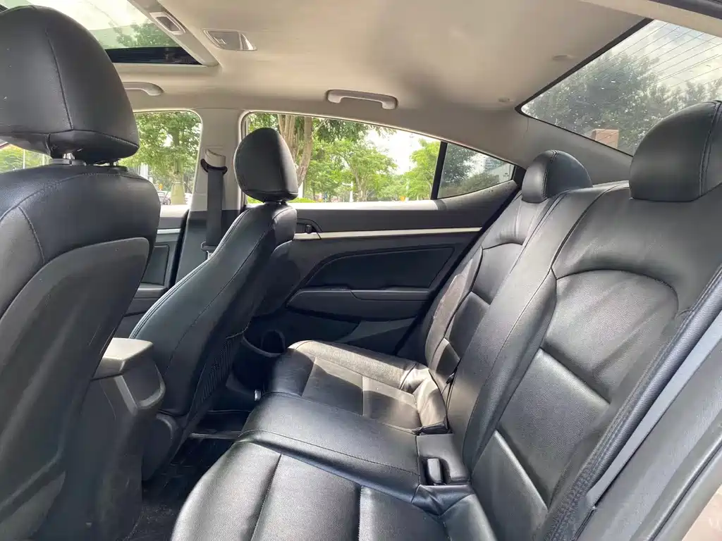 Hyundai Elantra — миниатюра 5