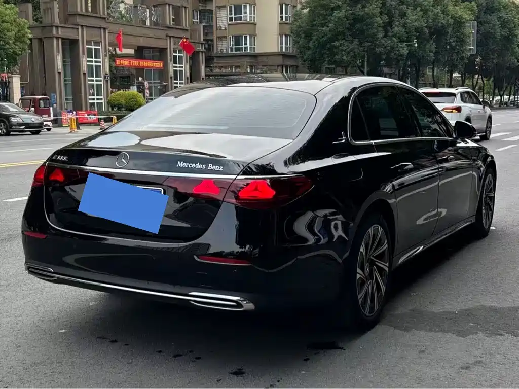 Mercedes-Benz E-Class — миниатюра 2