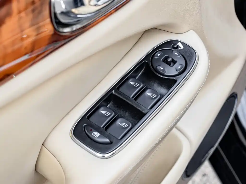 Jaguar XJ — миниатюра 13