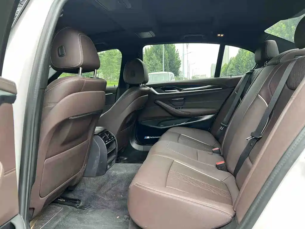 BMW 5 Series — миниатюра 5