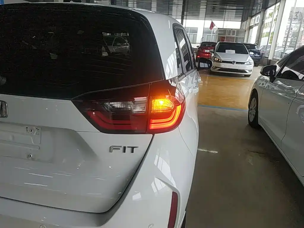 Honda Fit — миниатюра 8