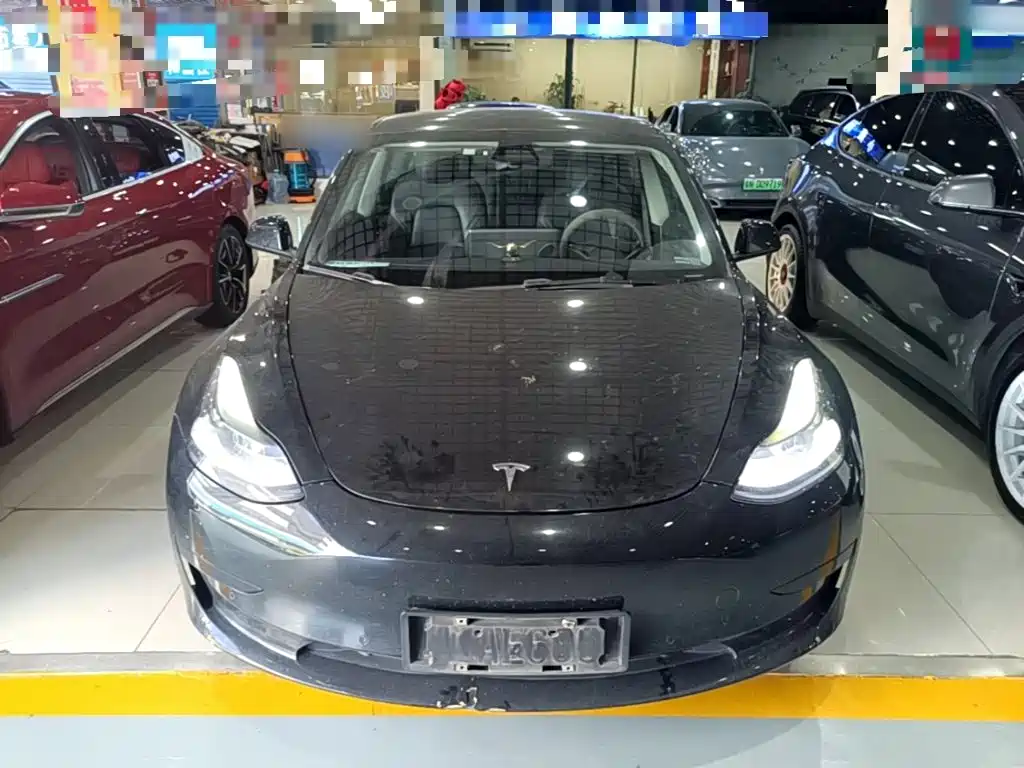 Tesla Model 3 — миниатюра 3