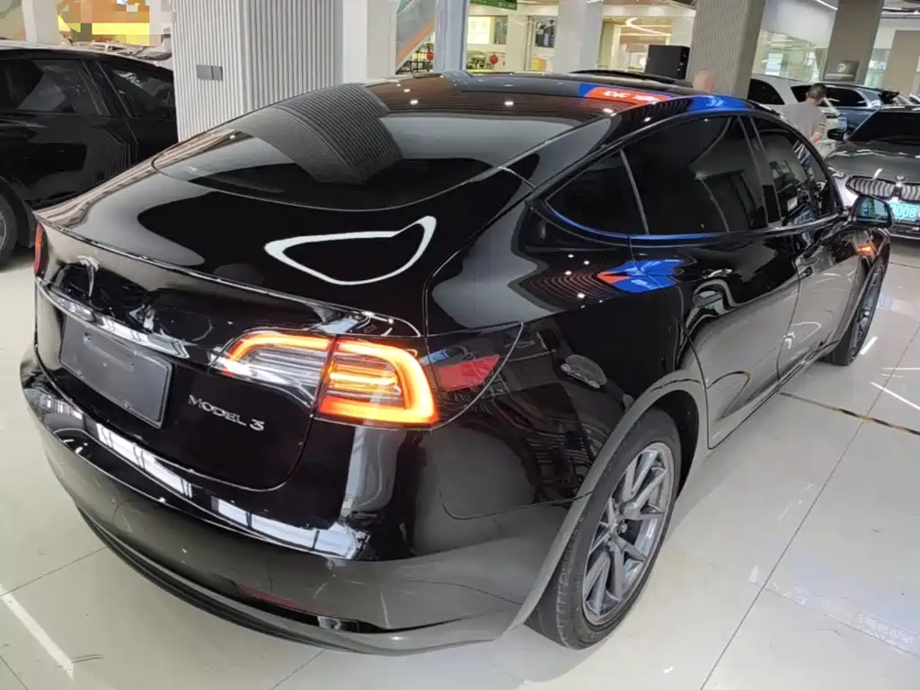 Tesla Model 3 — миниатюра 7